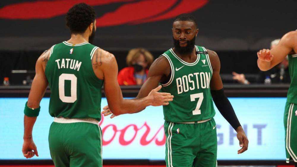  凯尔特人双探花合砍60分 轻取步行者  