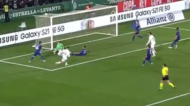  意甲争议判罚,VAR介入取消国米绝平球  